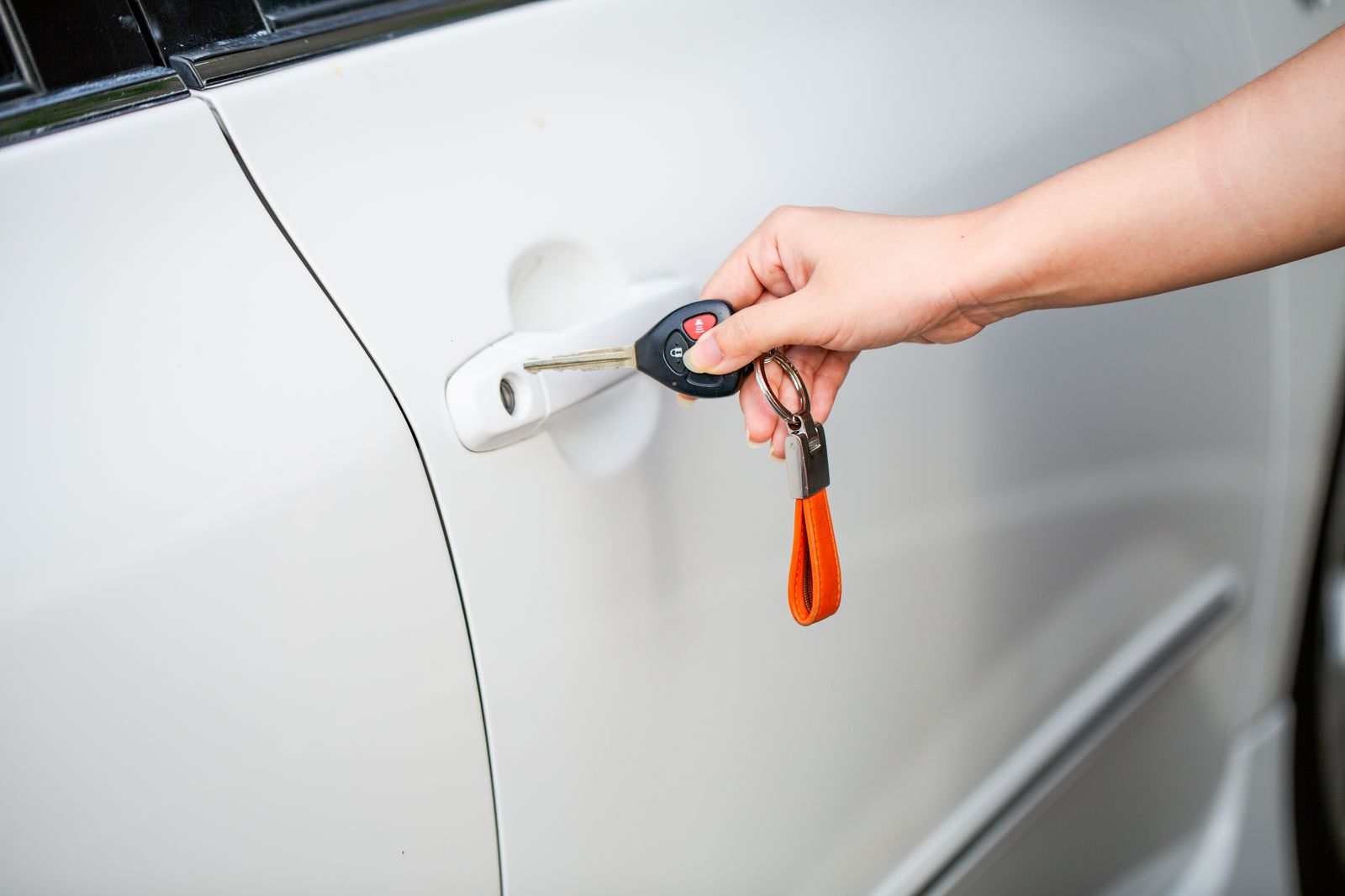 Télécommande automobile près d’une portière